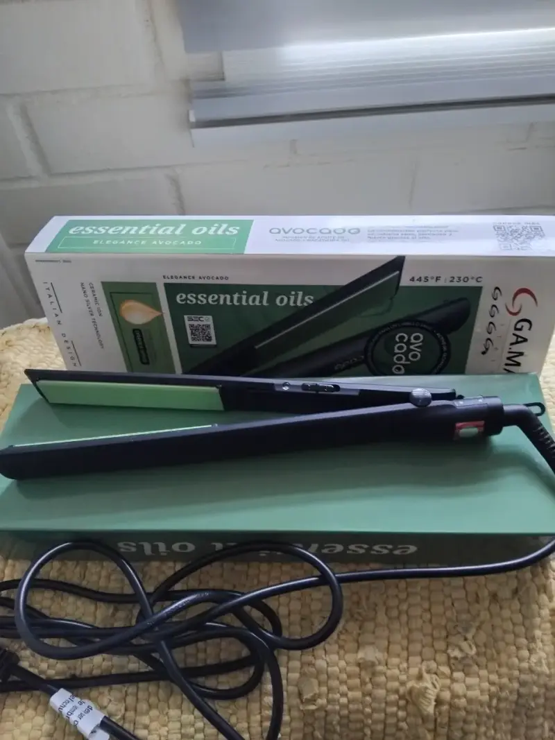Plancha alisadora GAMA sin uso, ideal para un pein - 2