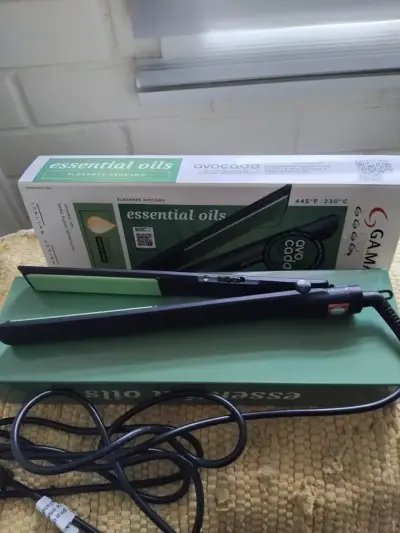 Plancha alisadora GAMA sin uso, ideal para un pein - miniatura 2