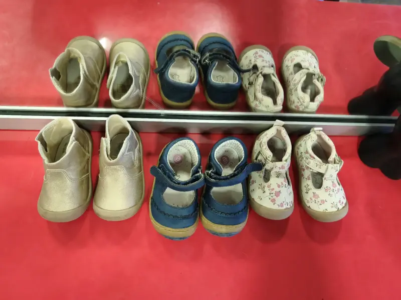 Zapatos de bebé variados