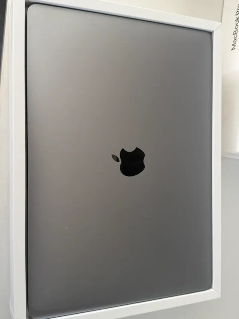 MacBook Pro M1 en excelente estado en caja - 2