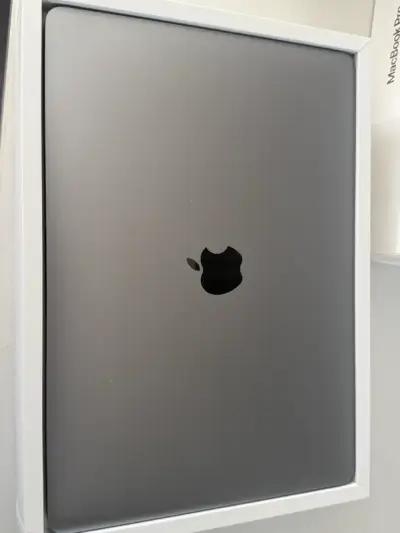 MacBook Pro M1 en excelente estado  en caja - miniatura 2