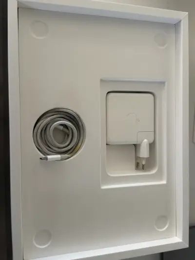 MacBook Pro M1 en excelente estado  en caja - miniatura 3