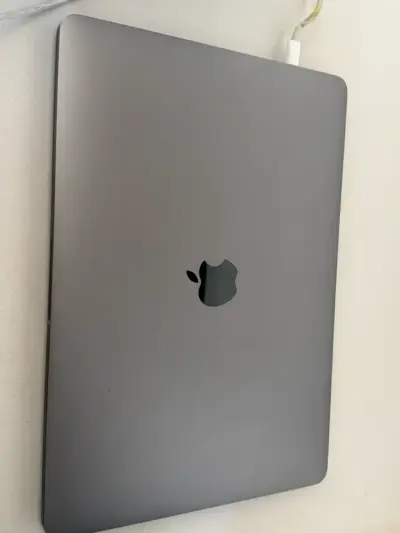 MacBook Pro M1 en excelente estado  en caja - miniatura 6