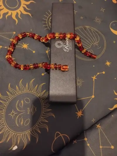 Hermoso collar de ámbar en tonos rojos y amarillos - miniatura 1