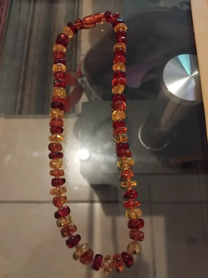 Hermoso collar de ámbar en tonos rojos y amarillos - 3