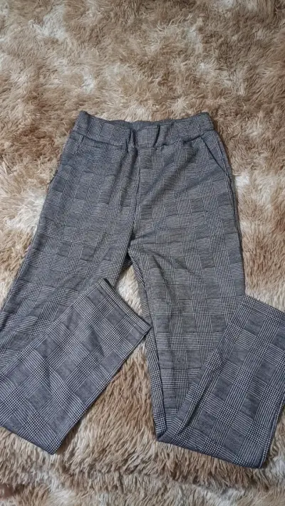 Pantalón de cuadros gris de Shein - miniatura 1