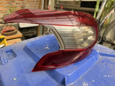 Foco trasero izq Peugeot 308 2014 al 2020 - miniatura 3