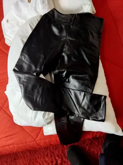 Leggings negros de cuero sintético talla Standar e - miniatura 2