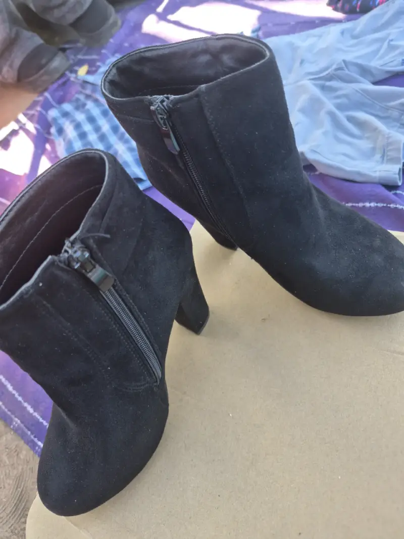Botines negros de tacón medio