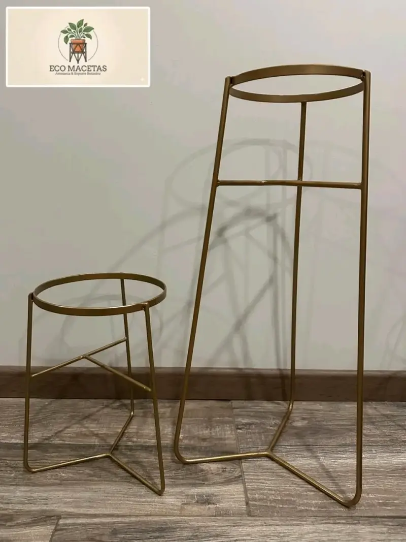 Soportes metálicos para macetas