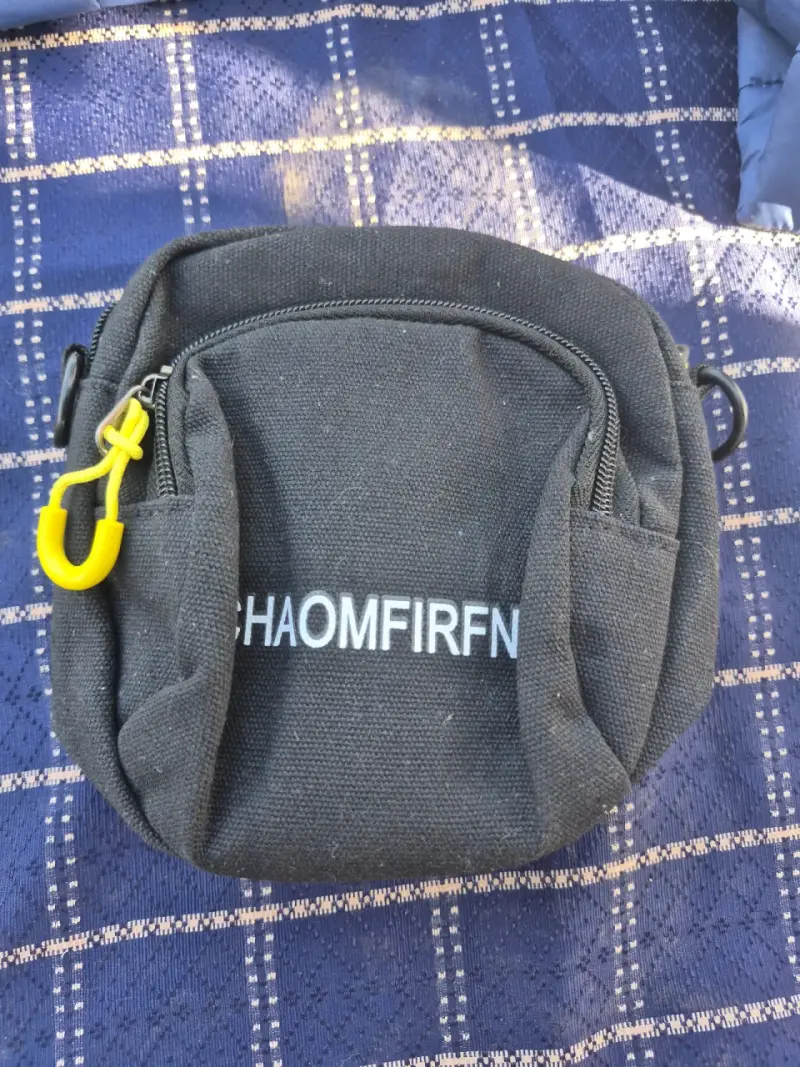 Mochila geométrica con detalles dorados - 2