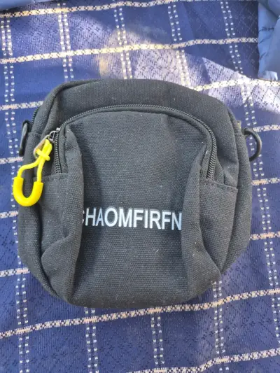 Mochila geométrica con detalles dorados - miniatura 2
