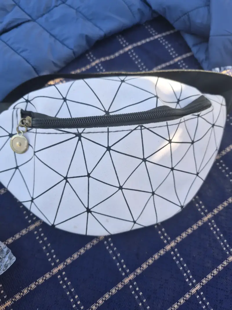 Mochila geométrica con detalles dorados - 3