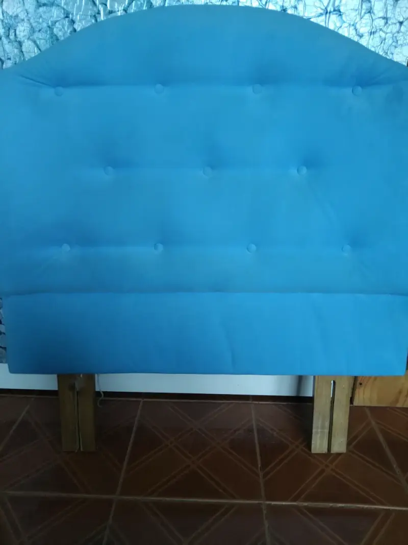 Respaldar de cama celeste