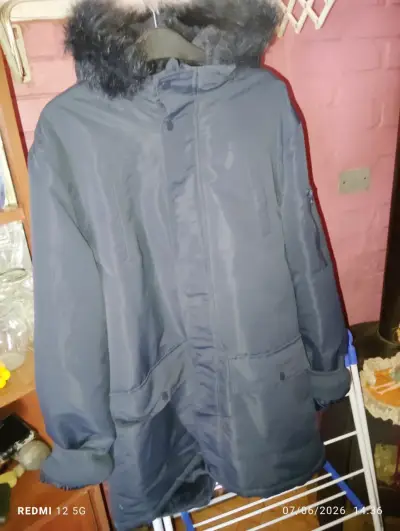 Parka azul con capucha de piel - miniatura 1
