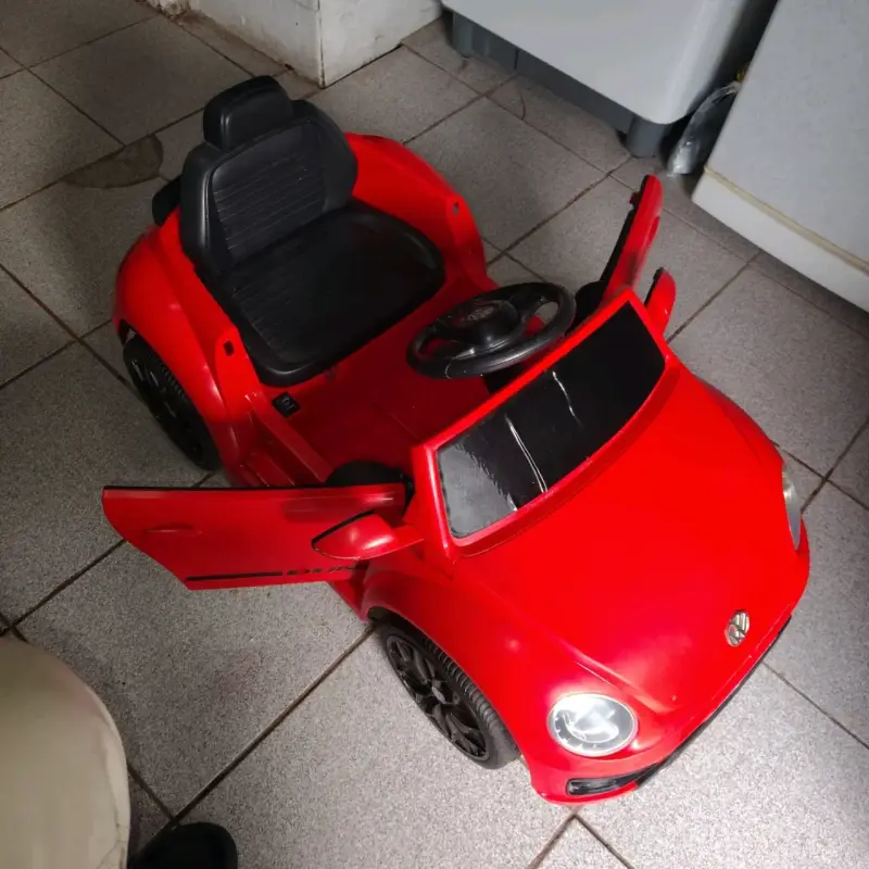 Auto eléctrico infantil rojo - 3