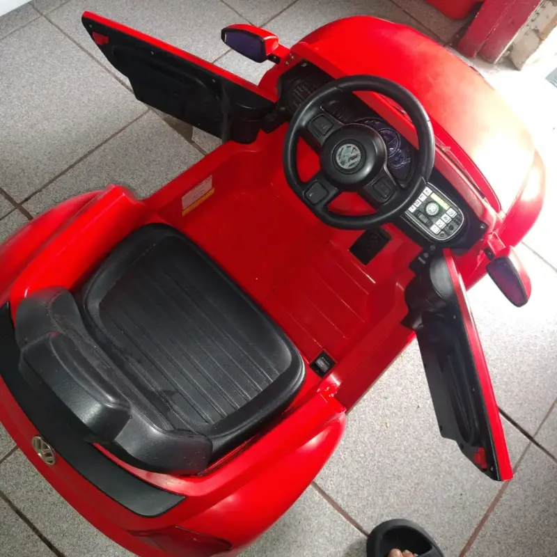 Auto eléctrico infantil rojo - 4