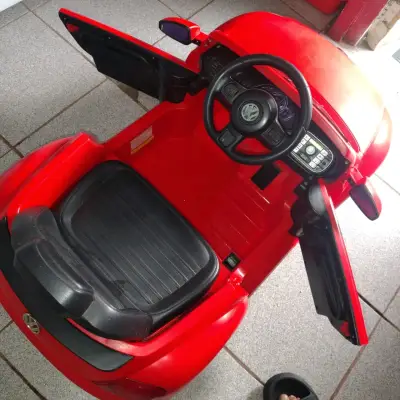 Auto eléctrico infantil rojo - miniatura 4