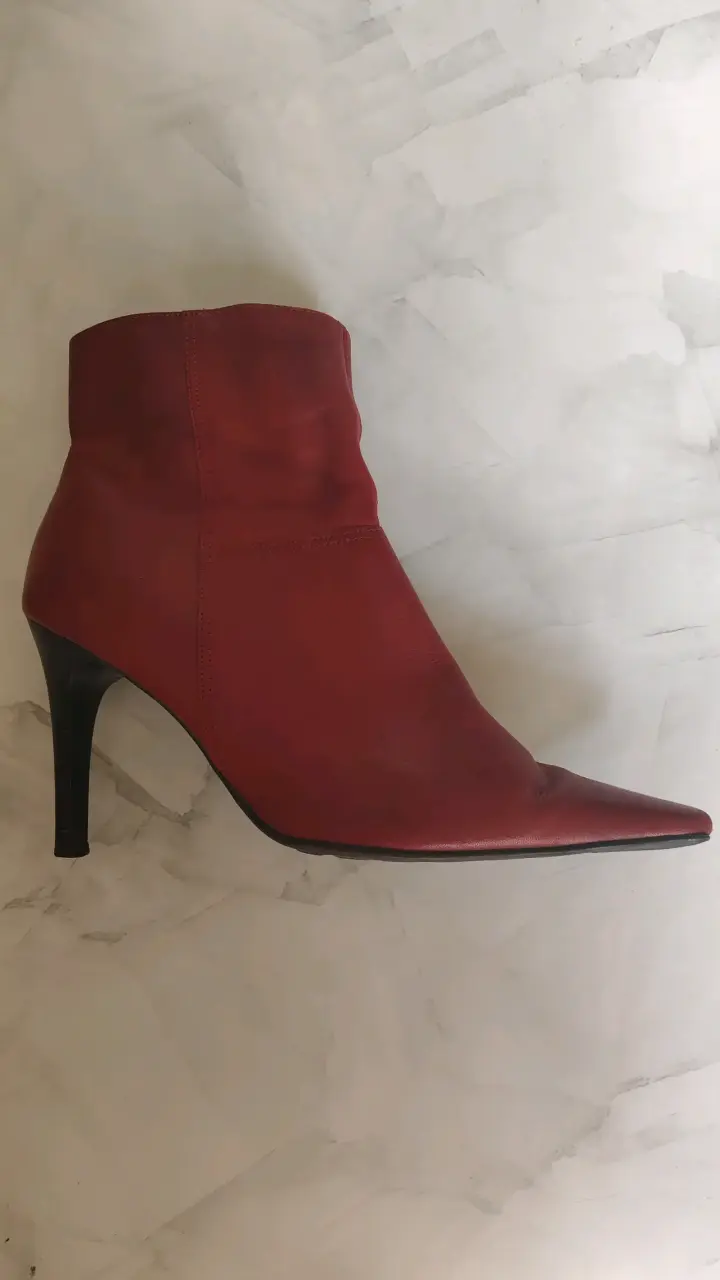 Botines Vía Uno ,rojos de cuero con tacón - 1