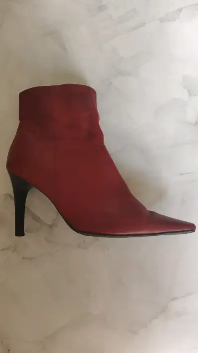 Botines Vía Uno ,rojos de cuero con tacón - miniatura 1