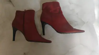 Botines Vía Uno ,rojos de cuero con tacón - miniatura 2