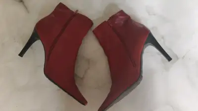 Botines Vía Uno ,rojos de cuero con tacón - miniatura 3
