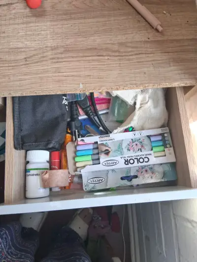Escritorio de madera con cajones - miniatura 2