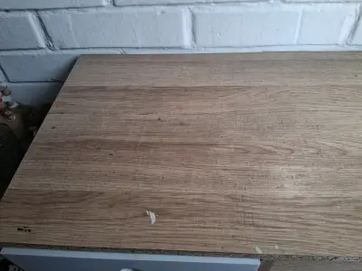 Escritorio de madera con cajones - miniatura 3