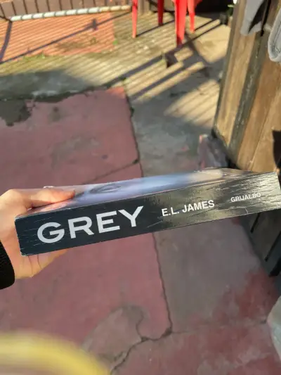 Libro Grey de E.L. James - miniatura 4