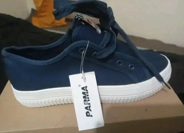 Zapatillas azules marca Parma