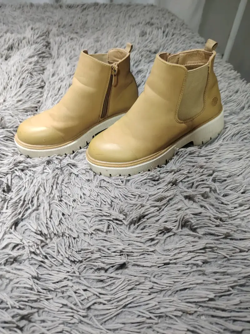 Botines beige con cierre lateral marca pillin - 2