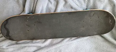 Skateboard diseño dragón dorado - miniatura 2