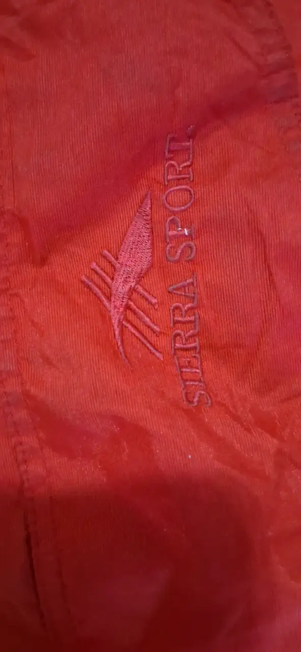 Cortaviento rojo con capucha - 2