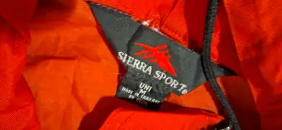 Cortaviento rojo con capucha - miniatura 3