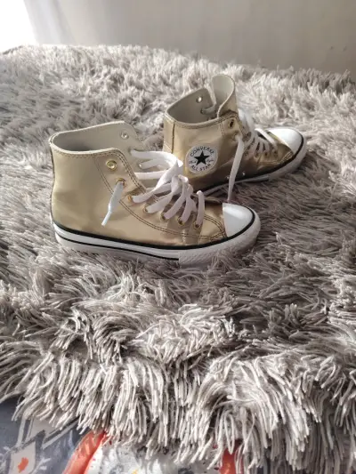 Zapatillas doradas Converse - miniatura 3