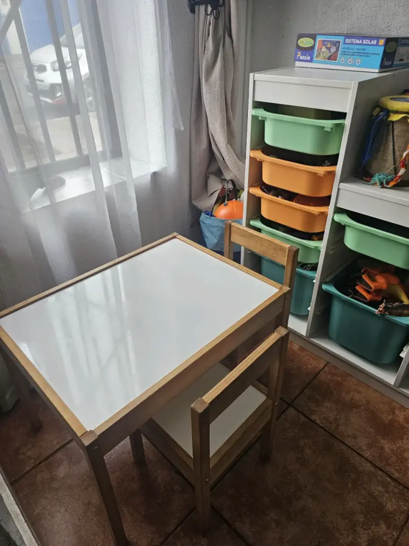 Set de mesa y sillas infantiles - 2