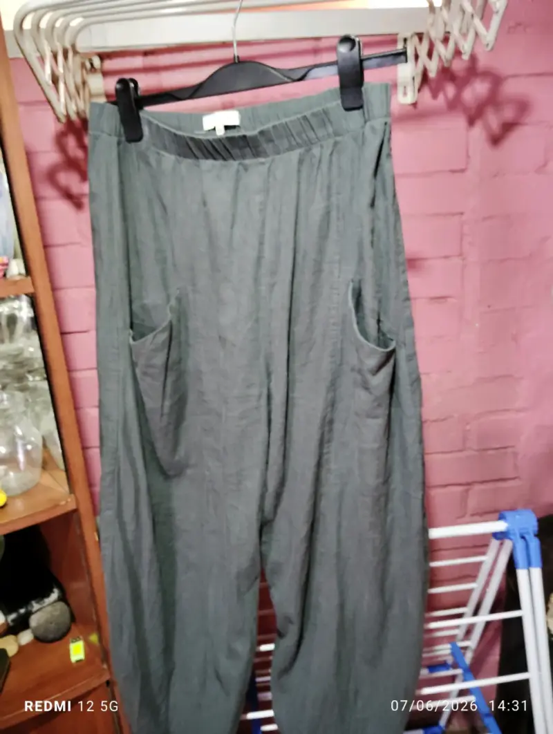 Pantalón gris casual