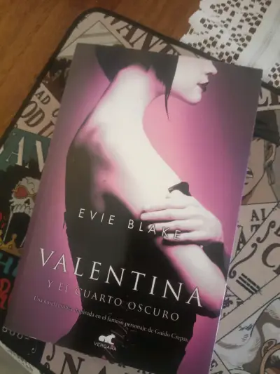Libro 'Valentina y el cuarto oscuro' - miniatura 1