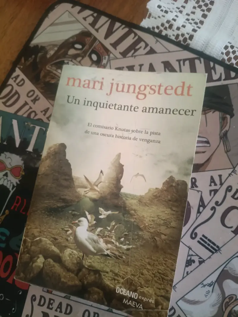 Libro 'Un inquietante amanecer' - 1