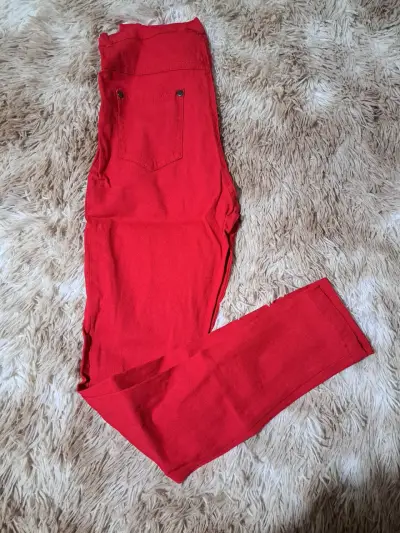 Pantalones rojos de mujer - miniatura 1