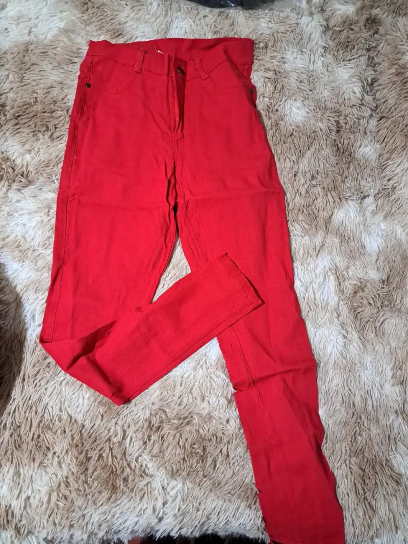 Pantalones rojos de mujer - 2