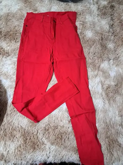 Pantalones rojos de mujer - miniatura 2