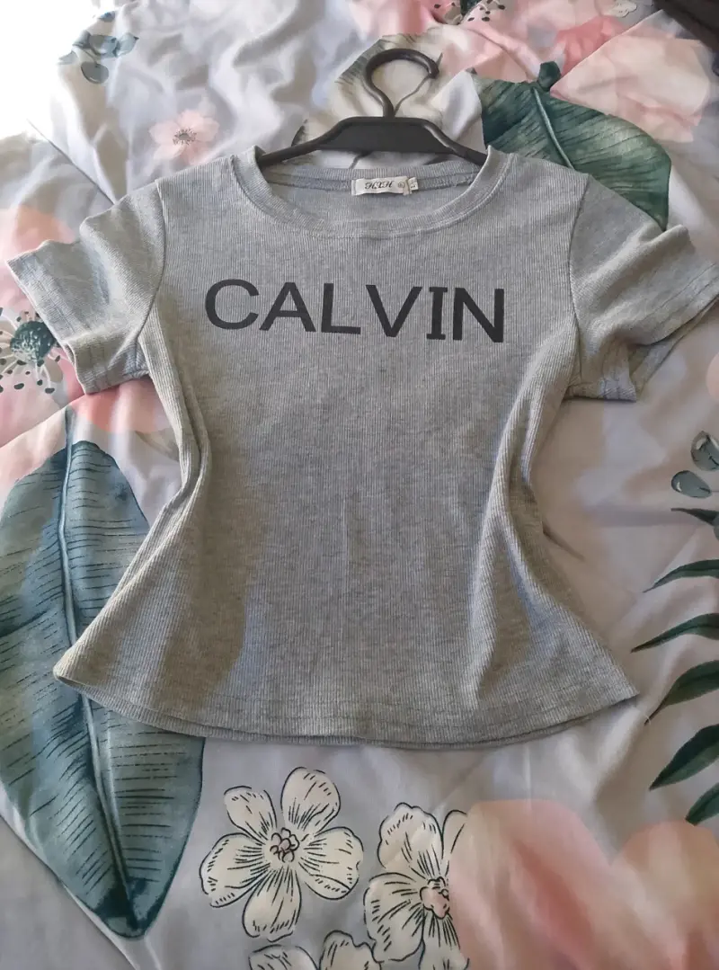 Polera negra manga larga y polera de Calvin - 2