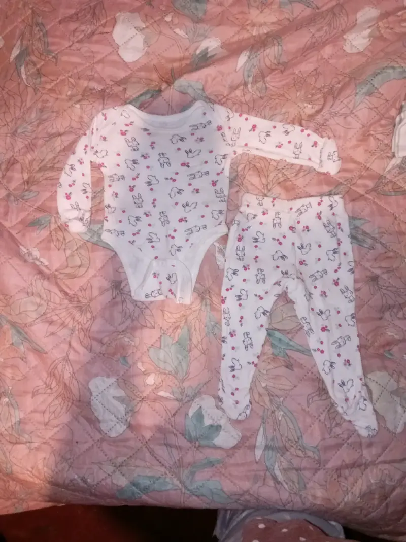Pijama de bebé con conejitos - 2