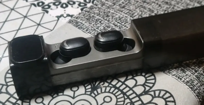 Audífonos Bluetooth Compactos Negros - 4