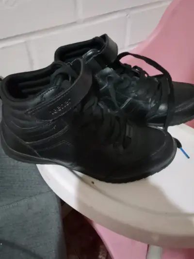 Zapatillas negras de caña alta - miniatura 1