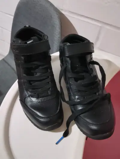 Zapatillas negras de caña alta - miniatura 2
