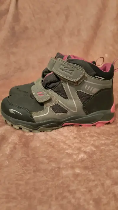 Botas deportivas infantiles gris y rosa - miniatura 2