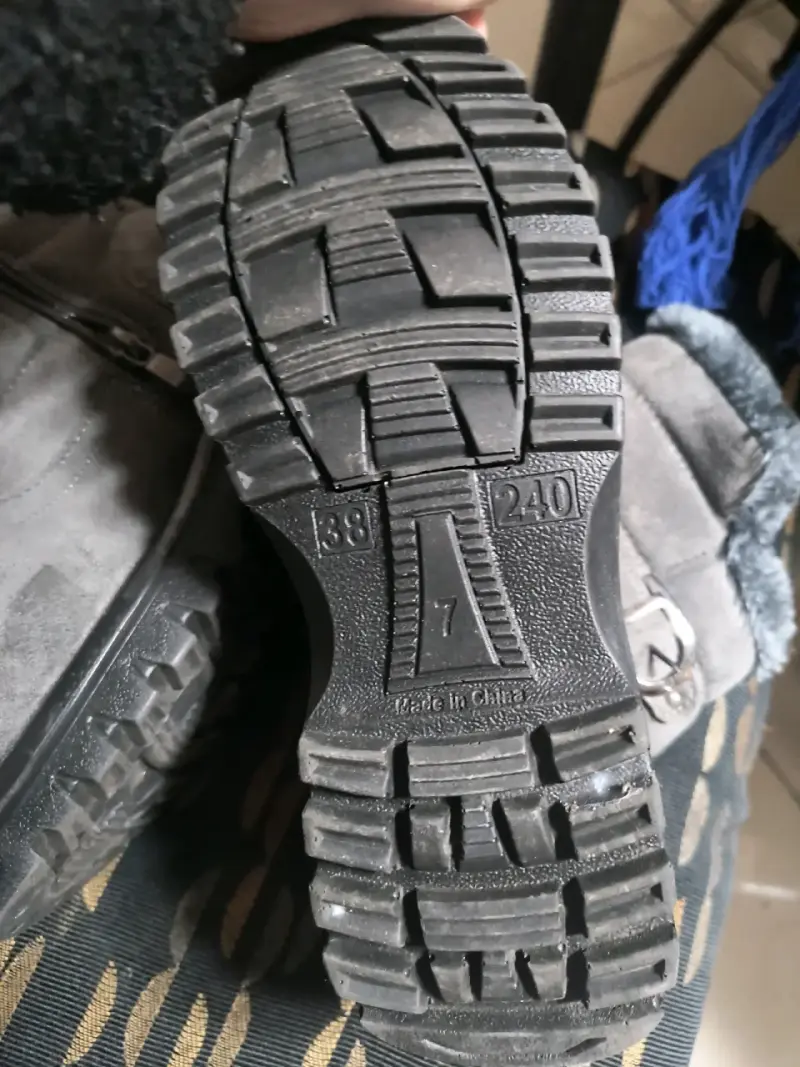 Botas gris con forro peludo - 5