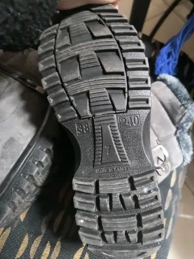 Botas gris con forro peludo - miniatura 5